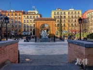 马德里复古街区迎接世界游客